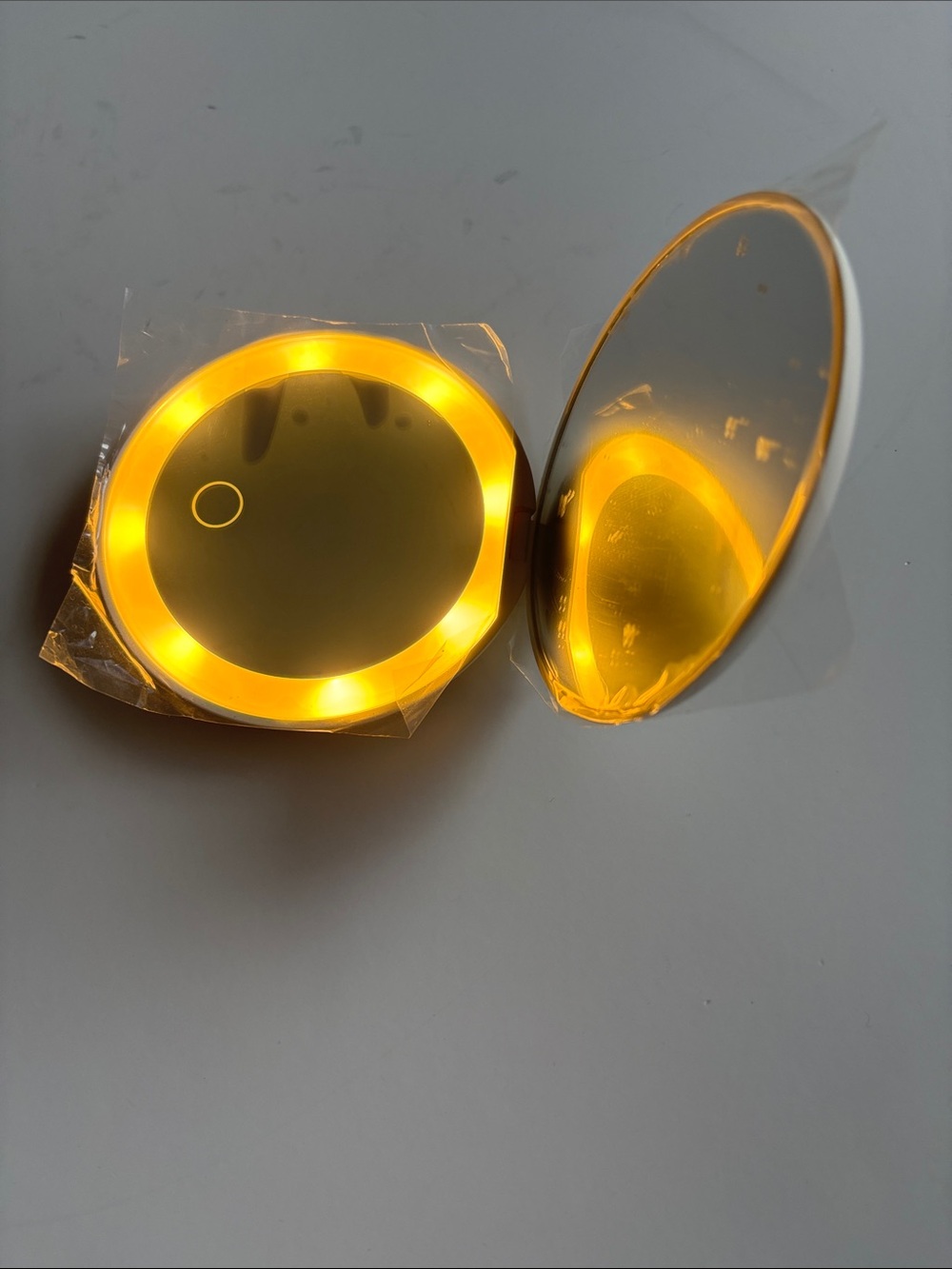 Neutrogena LED Mirror - Picture 5 of 6